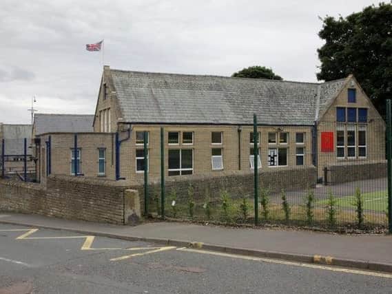 Longroyde Primary School, Rastrick