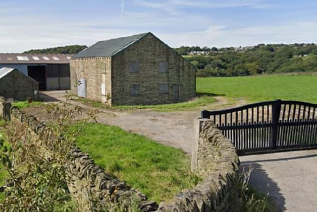 Large barn at Bloody Row, off Green Lane, Queensbury,