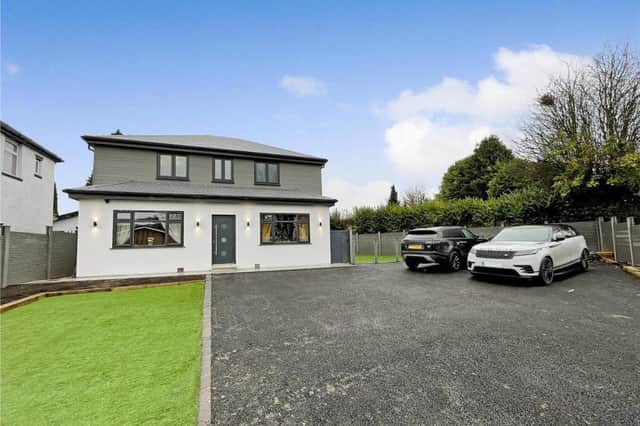 This stylish and contemporary, high specification detached home is on Wheel Lane in Grenoside village. The owner has transfrmed the property into a modern home with well-planned, spacious accommodation.