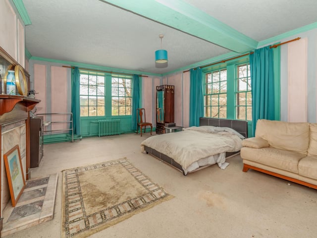 One of the exceptionally large bedrooms within the Hall.