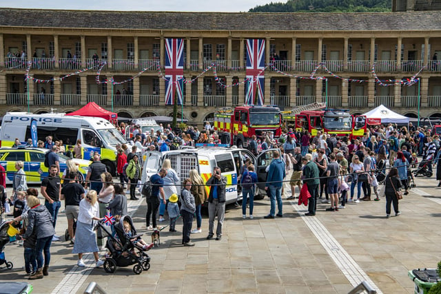 Some of the crowds at The Piece Hall