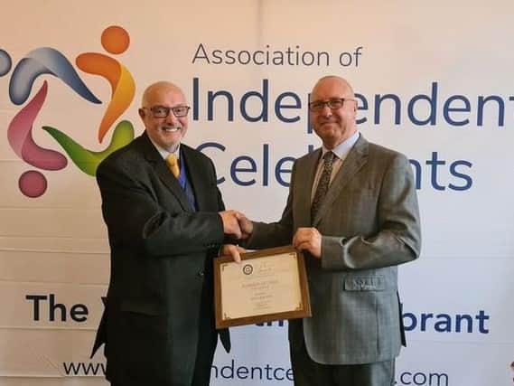 Jeff Heaton receives his award from AOIC Chairman Philip Spicksley