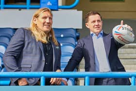 Huddersfield Giants club ambassador, Eorl Crabtree and Venari CEO, Oliver North.