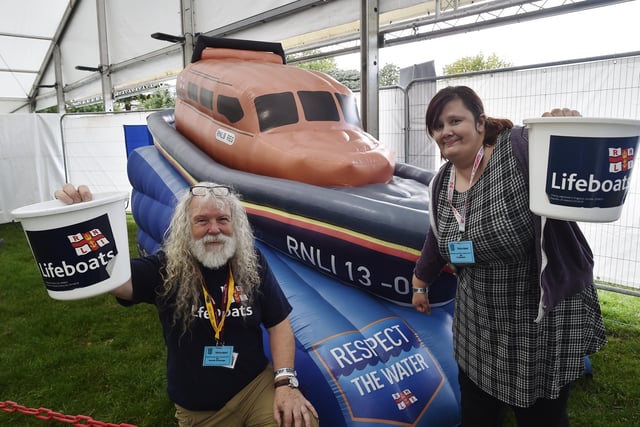 Peterborough Beer Festival 2019 at the Embankment.  Quentin Bambridge and Amanda  Cade collecting for the RNLI. EMN-190820-175751009