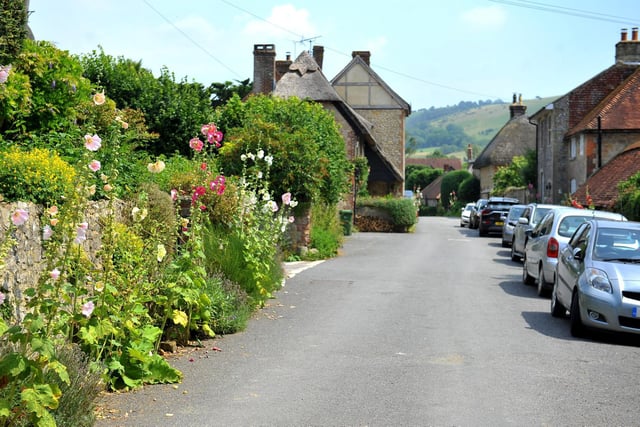The average property price in Amberley, Pulborough & Storrington was £370,000.
