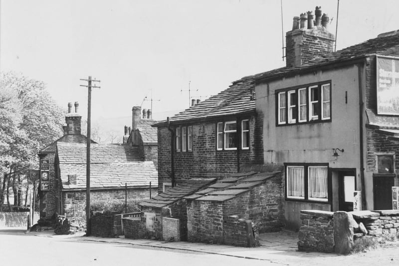 Old cottages and white Swan Inn at Holmfield back in 1970
