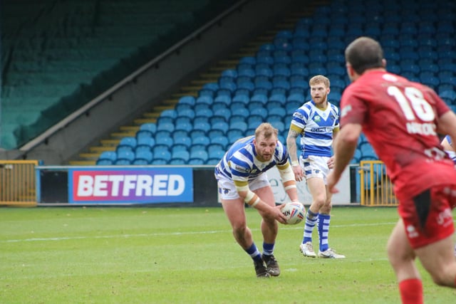 8. Fax looking to spread the ball out to the right against London Broncos