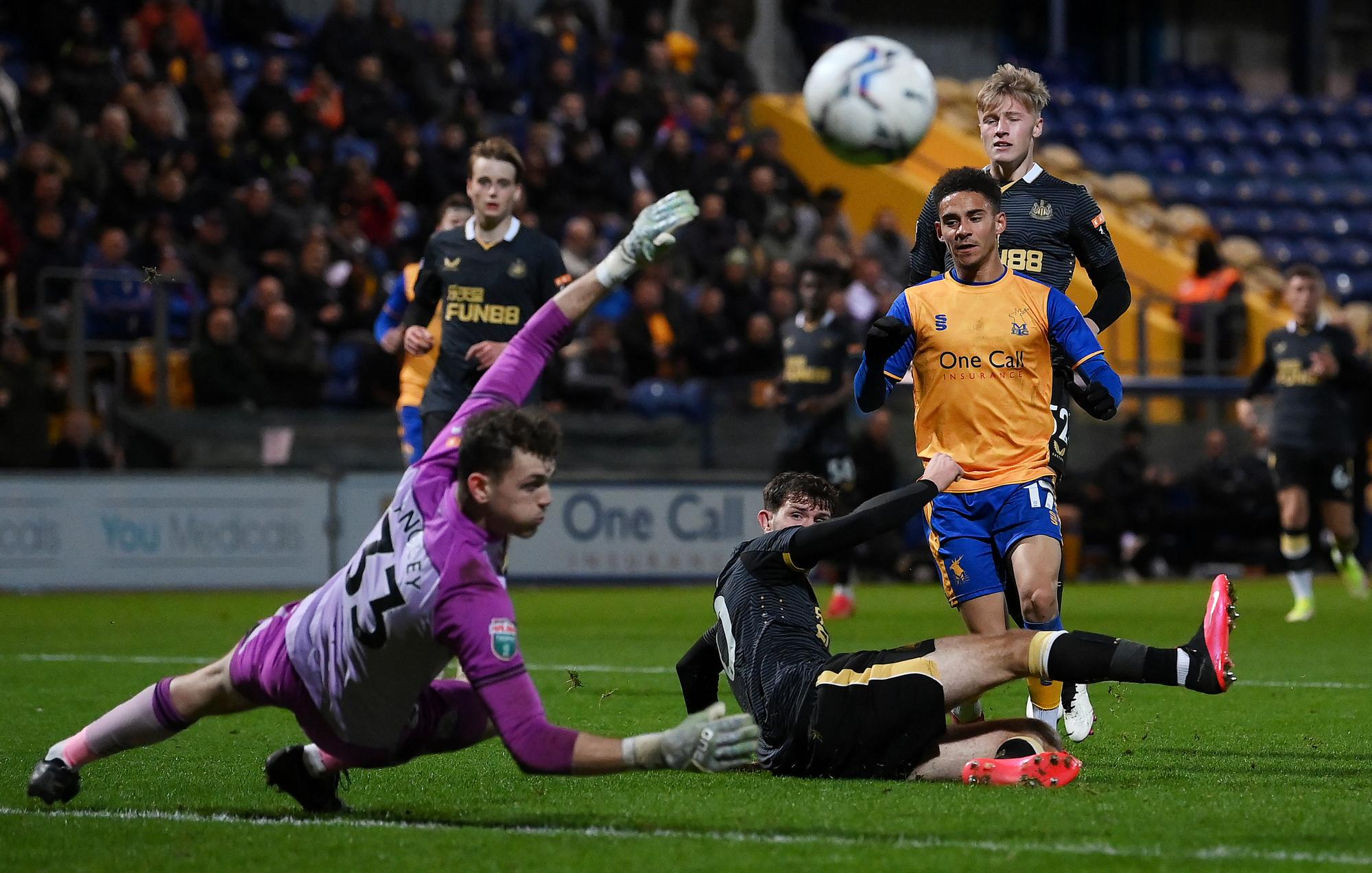 Mansfield Town’s attacking midfielder Tyrese Sinclair has joined Scunthorpe United on loan until the end of the season. The 20-year-old has made 20 appearances for the Stags this season – mostly from the substitutes’ bench – but has found first team opportunities limited recently.
