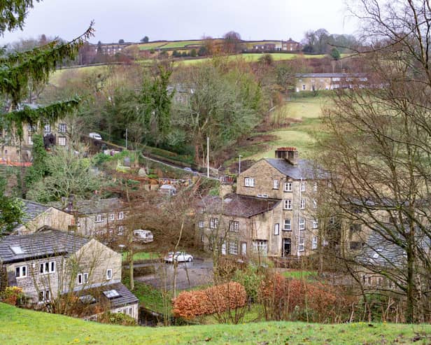 The name means Ludd valley, or valley of the loud stream and refers to the Luddenden Brook.