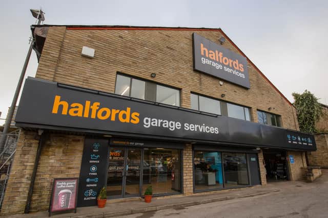 To celebrate Road Safety Week, a Halfords Mobile Expert Van stationed at local restaurant Long Can Hall, on Halifax’s most potholed street, gives safety checks to the staff’s cars. The activity comes as part of Halfords’ promise to give away up to £5,000 of services to keep Halifax moving as the retailer unveils its new store, garage and mobile concept format in the town.
