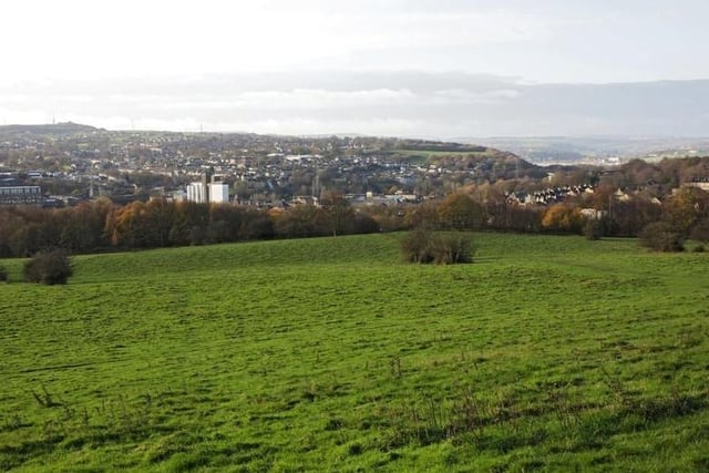 In Brighouse households had an estimated total annual income, before tax, of 38,200.