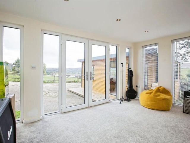 Garden room.