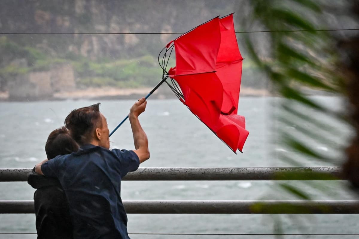 High Resolution Bridge Picture Storm Boelo: Met Office issues warning for high winds in Halifax ...