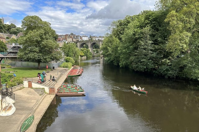 Check out this 9.8-km loop trail near Knaresborough with an average time of 2 hours 30 minutes to complete. If your dog deserves an energetic romp, mostly off-lead, with some climbs and the opportunity to swim in the quieter parts of the River Nidd, then this walk is perfect.