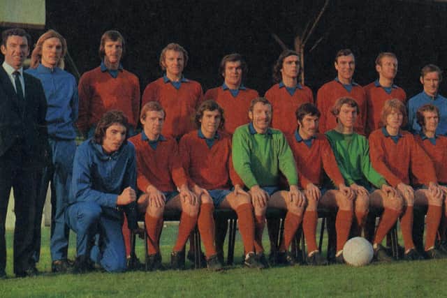 Team photo from 1971-72 shows Ray Henderson standing extreme left, next to Lammie Robertson. Assistant George Mulhall extreme right.