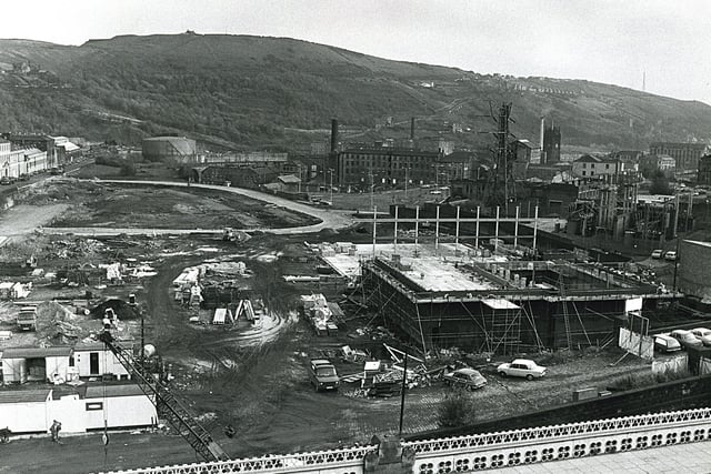 Picture from October 1980 of the construction of the North Bridge Leisure Centre.