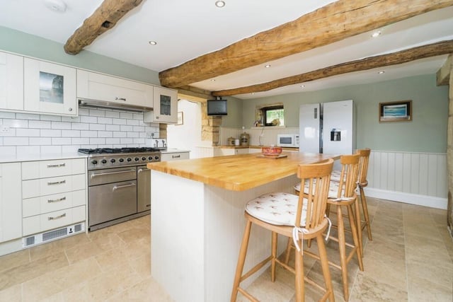 A range cooker, breakfast bar, and underfloor heating are all features of the kitchen.