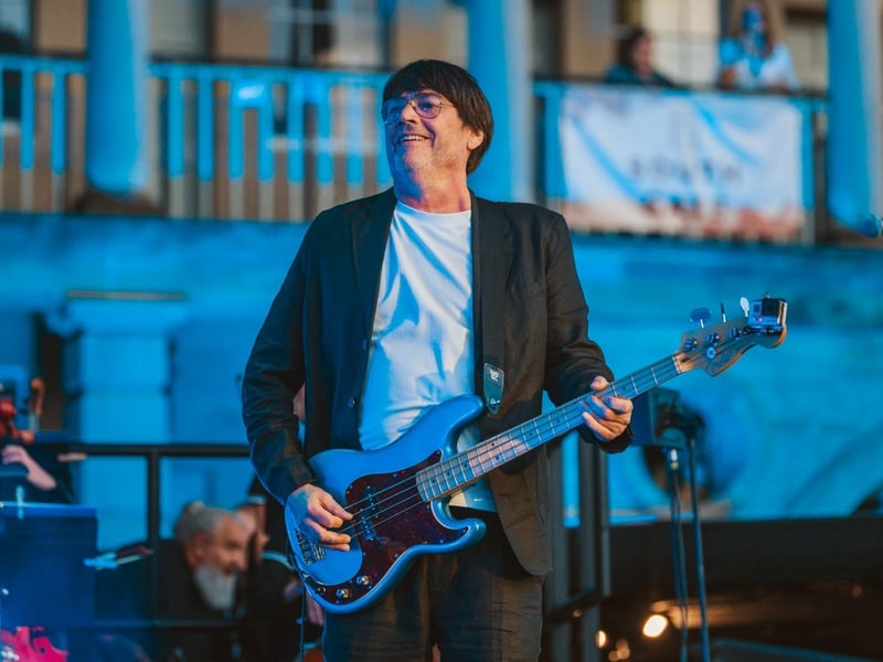 Britpop icon Alex James brought his acclaimed Britpop Classical show to TK Maxx Presents Live at The Piece Hall.