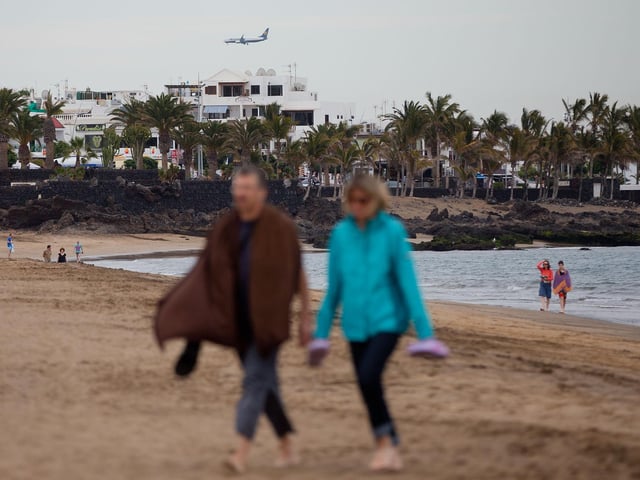 With its diverse beaches, incredible volcanic landscapes, rich cultural heritage and outdoor activities, Lanzarote is an ideal destination to enjoy, relax and explore.