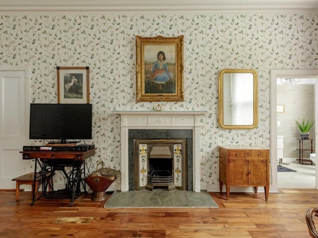 Principal bedroom.