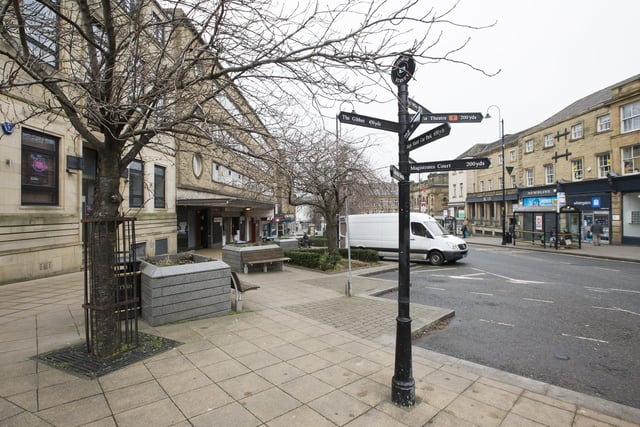 A number of readers said that there should be more grassy spaces in the town centre, including at George’s Square "for town centre workers to relax during lunch breaks, as so many caffès and eateries in that area".