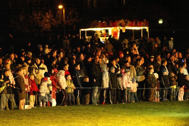 Elland Round Table Bonfire night at Hullen Edge Park back in 2006