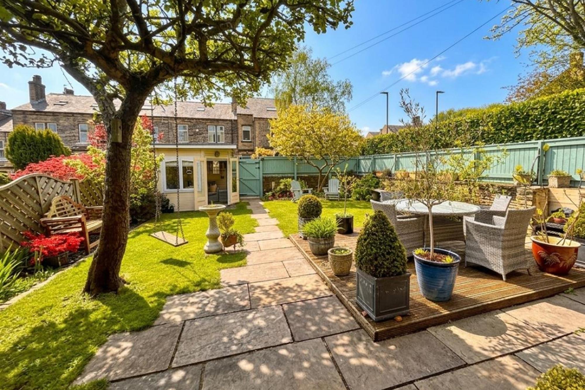 Six bedroom property in sought after Halifax location on market for ...
