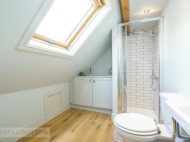 Shower room.