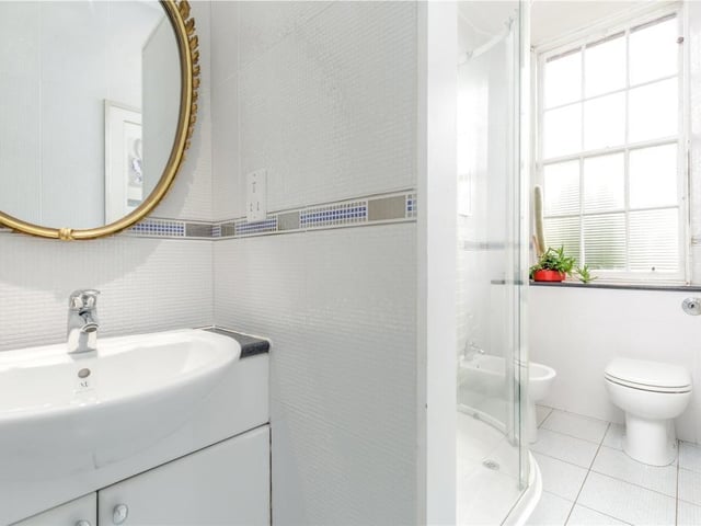 Lower ground shower room.