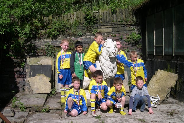 Brighouse Junior Lions Under-7s side from 2005