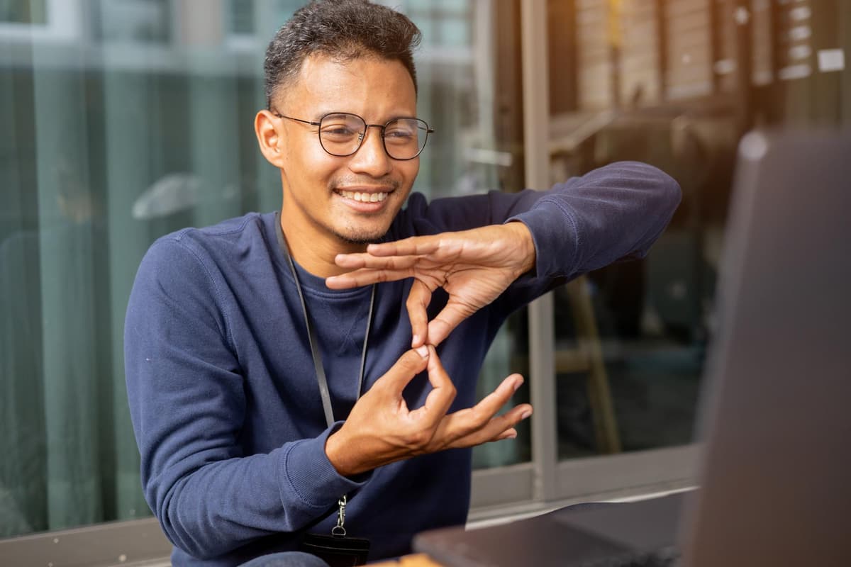 West In Sign Language Launch of new sign language service to help bus passengers in West ...