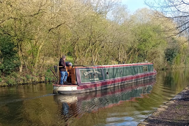 Kindred Spirit making its way leisurely along The Calder and Hebble Navigation by Julia Tum