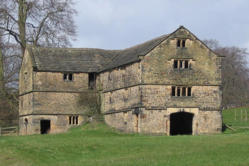 Malthouse, late C17, which forms part of a farm complex. The building is in a stable condition, but disused.
