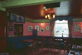 Take a look inside the Queen Victoria, Northowram as is was in 2002. It's now 22 Bar & Smokehouse.