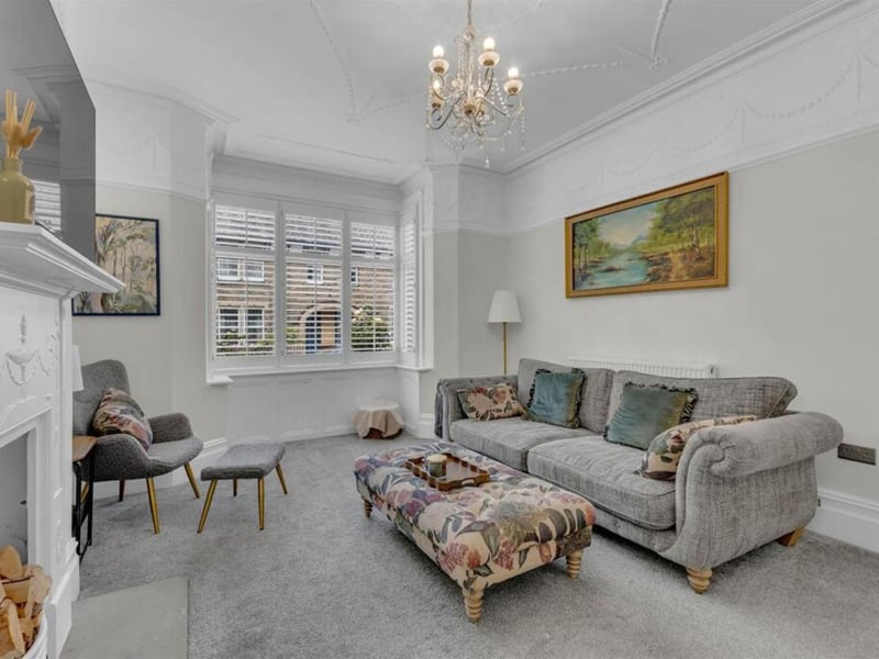 Reception room.