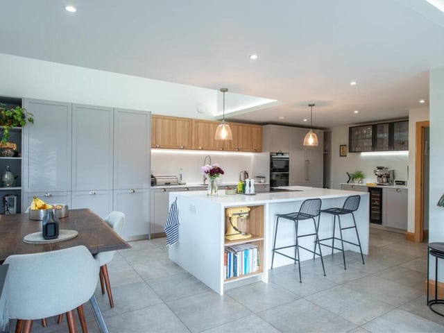 Kitchen dining room.