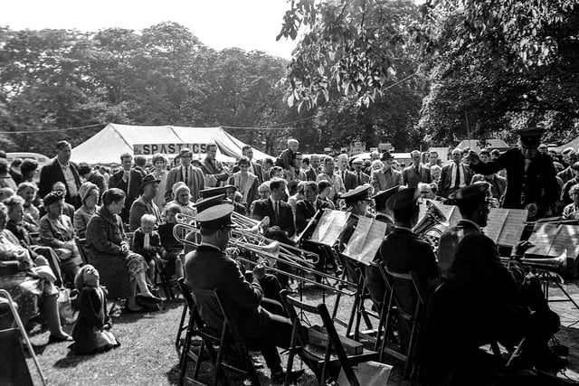 The sun shone and the band played. Manor Heath 1966