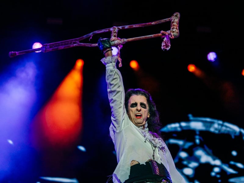 Alice Cooper on stage with Hollywood Vampires