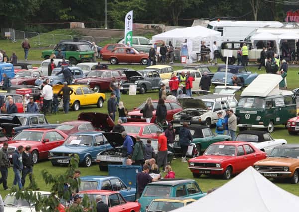 2011: Classic cars in Calder Holmes Park