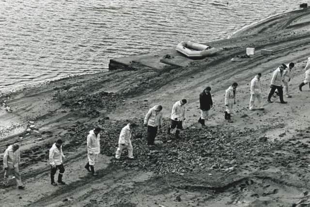11 december 1989 - Laurence Winstanley murder body found in Baitings resevoir, Police officers comb the scene for clues