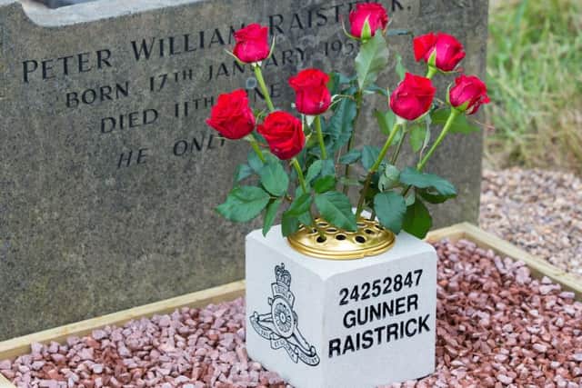 New roundel: Gunner Raistricks grave